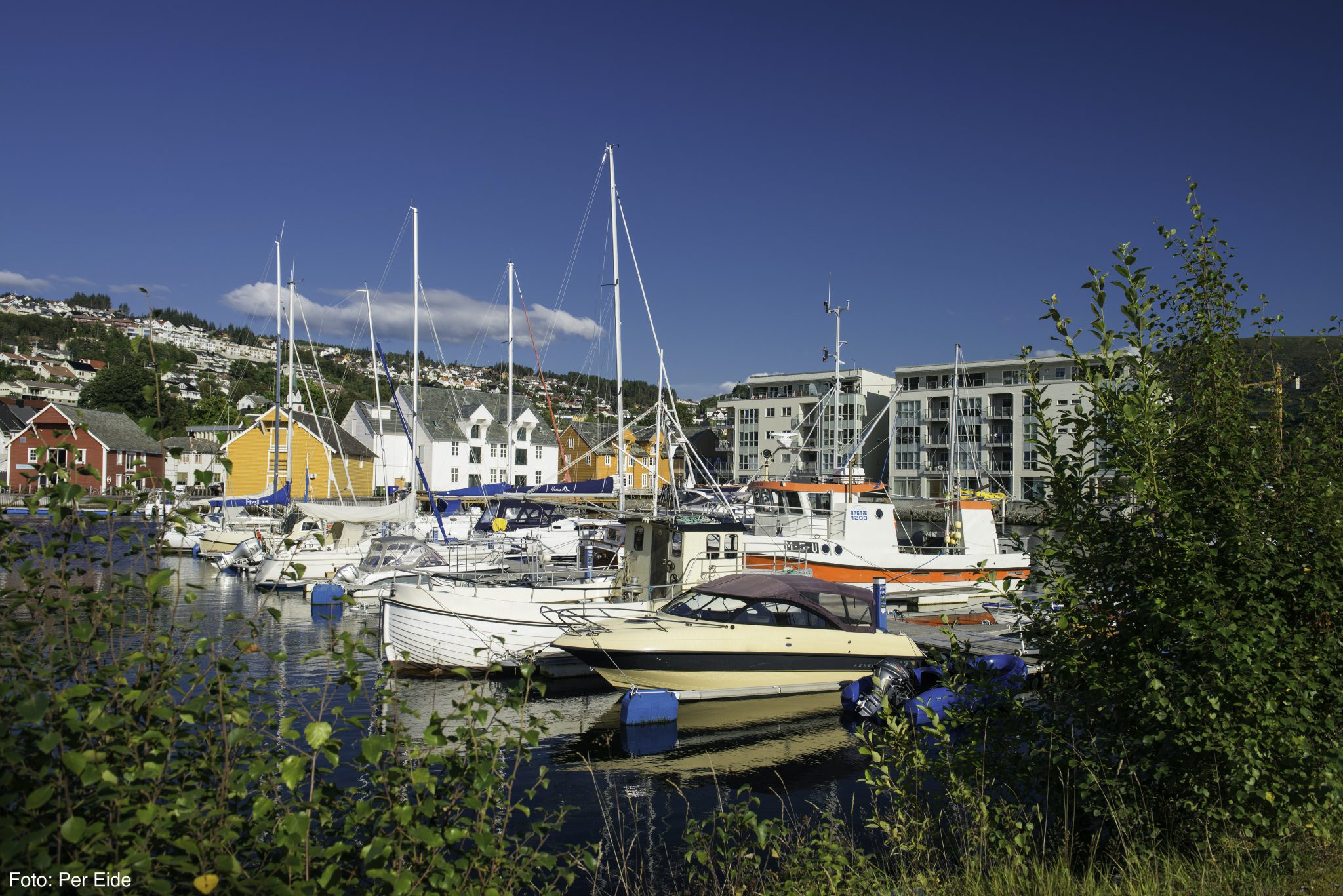 Ulsteinvik – Visit Ulstein – Ute I Havgapet, Blant Knausar Og Strand